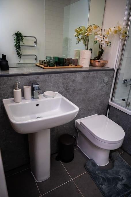 2 Bed Apt In Leeds City Centre Bagian luar foto