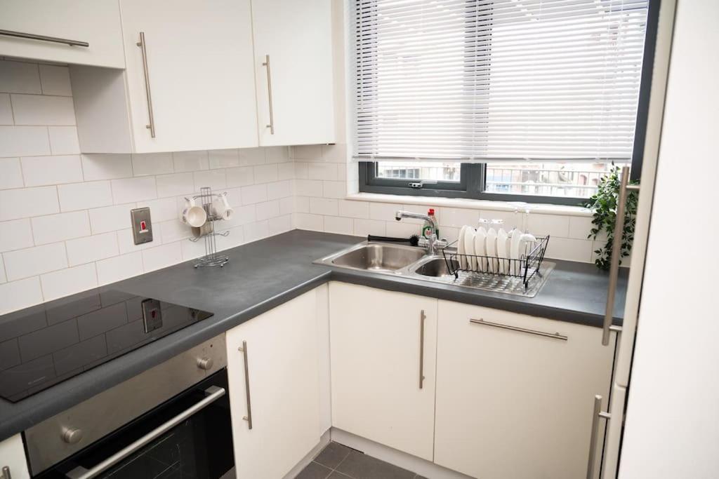 2 Bed Apt In Leeds City Centre Bagian luar foto